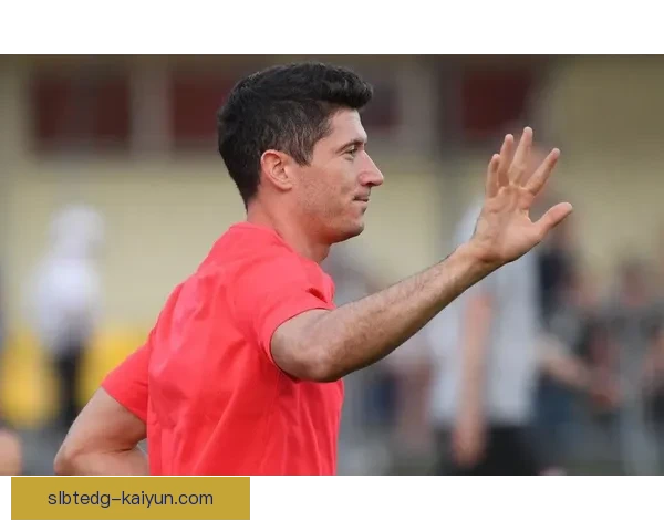 莱万多夫斯基合同到期趋势分析，未来去向备受关注