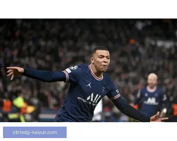 姆巴佩成名后持续展现出色状态，成为足球界备受关注的年轻球星